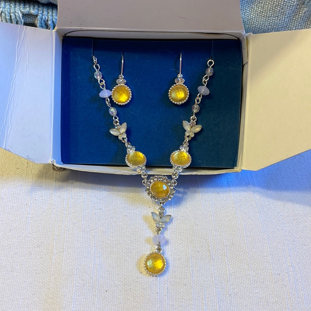 (5/$25) Pastel necklace set